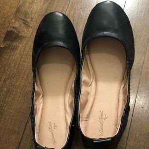 Universal Thread black 7.5 ballet flats